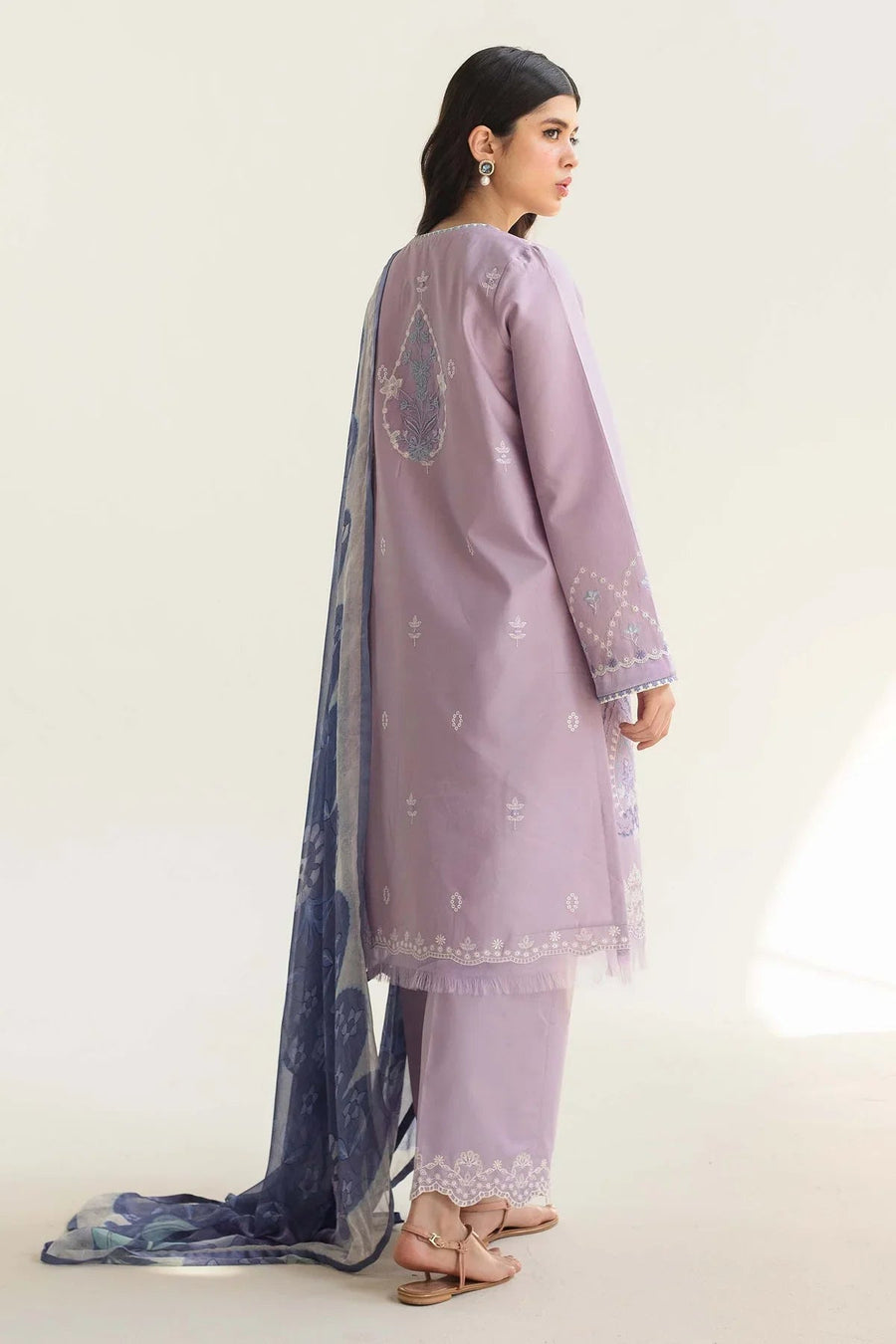 5425 ZARA SHAHJHAN LAWN